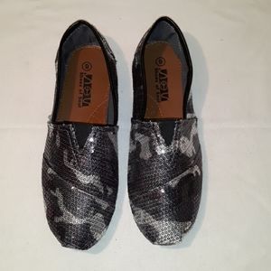 Women sequin moccasins